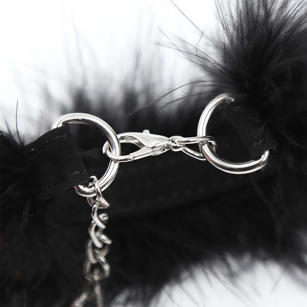 Menottes Soft en Fausse Fourrure détail mousqueton