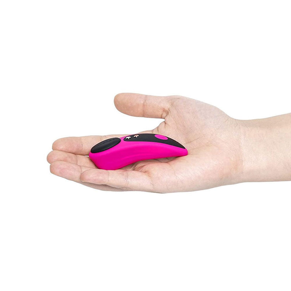 Stimulateur Clitoridien Connecté Ferri tenu dans la main