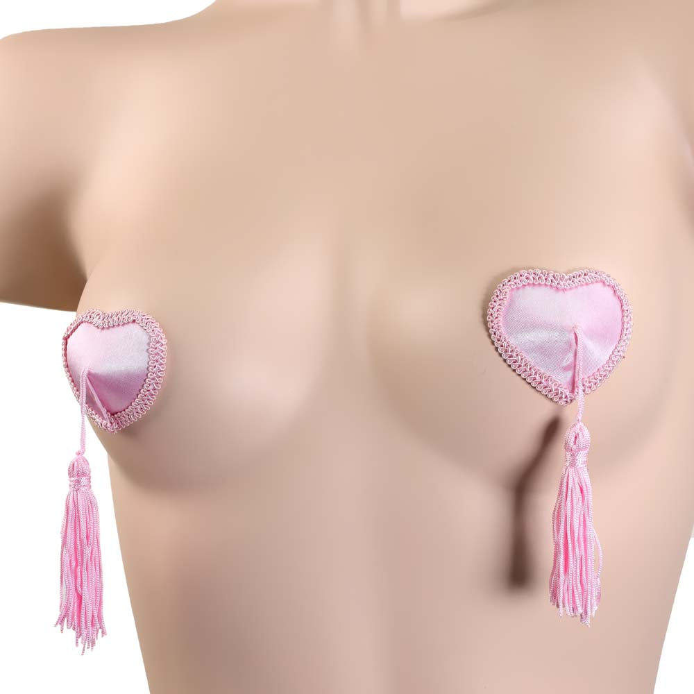 Be Bondage Cache tétons Coeur et Pompon Burlesque Rose Vue de Face sur Mannequin