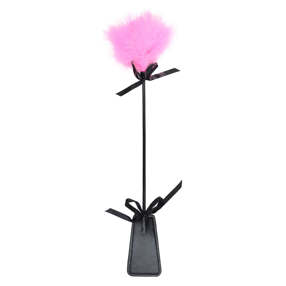 Be Bondage Cravache Plumeau avec Noeuds Rose Vue de Face