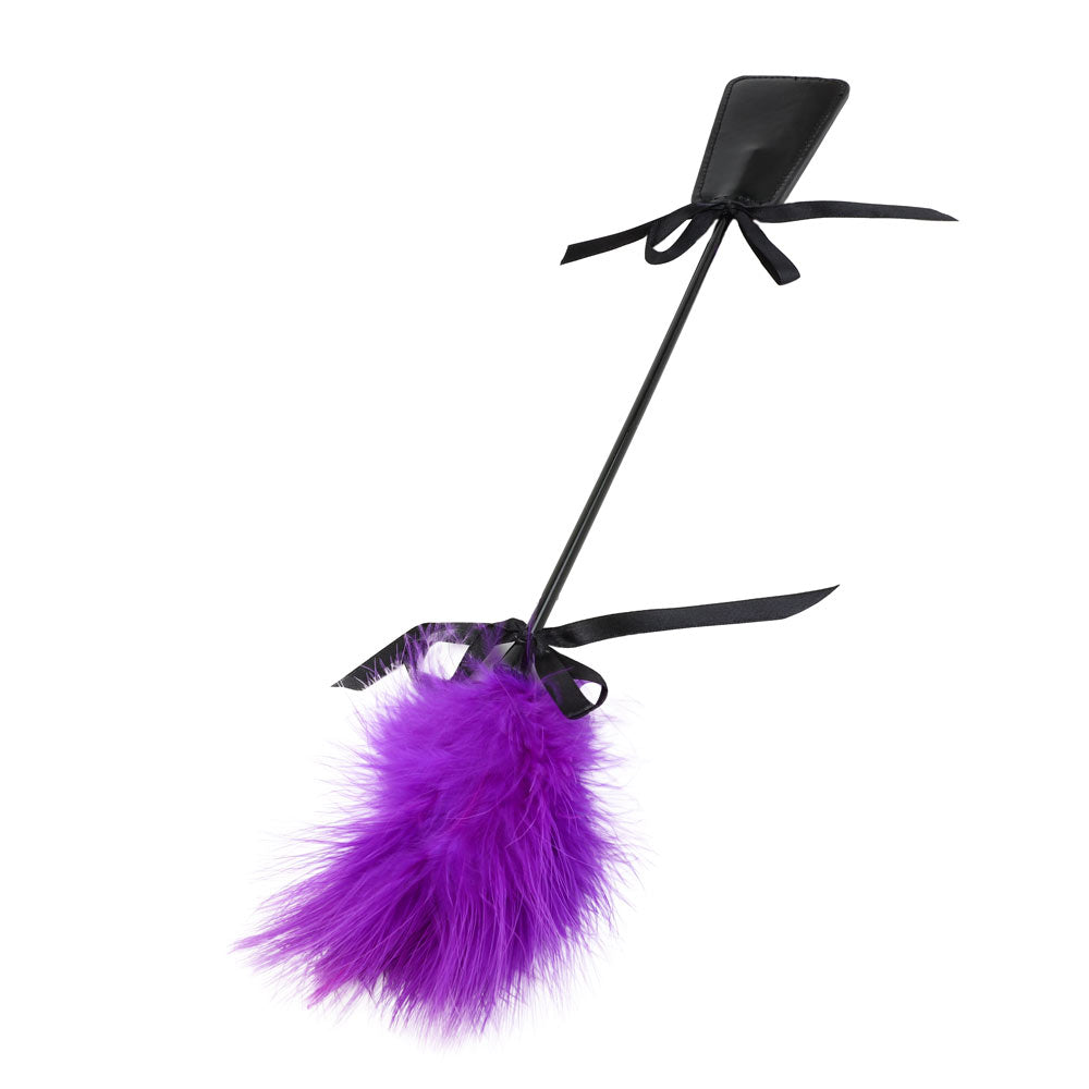 Be Bondage Cravache Plumeau avec Noeuds Violet Zoom Côté Plumeau