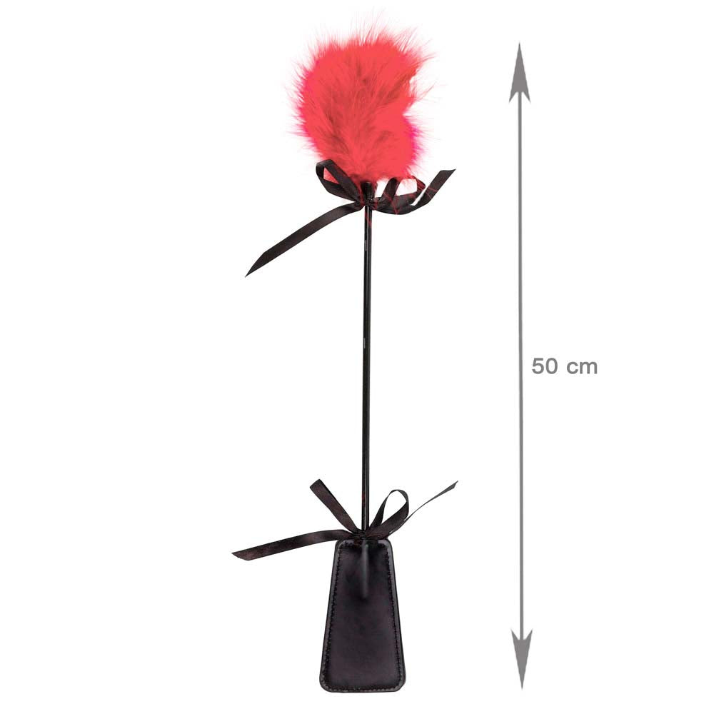 Be Bondage Cravache Plumeau avec Noeuds Rouge Vue de Face avec Mesures
