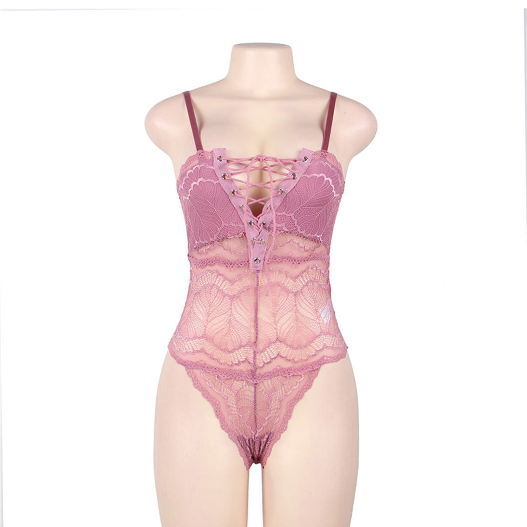 Body en dentelle rose avec laçage sur mannequin