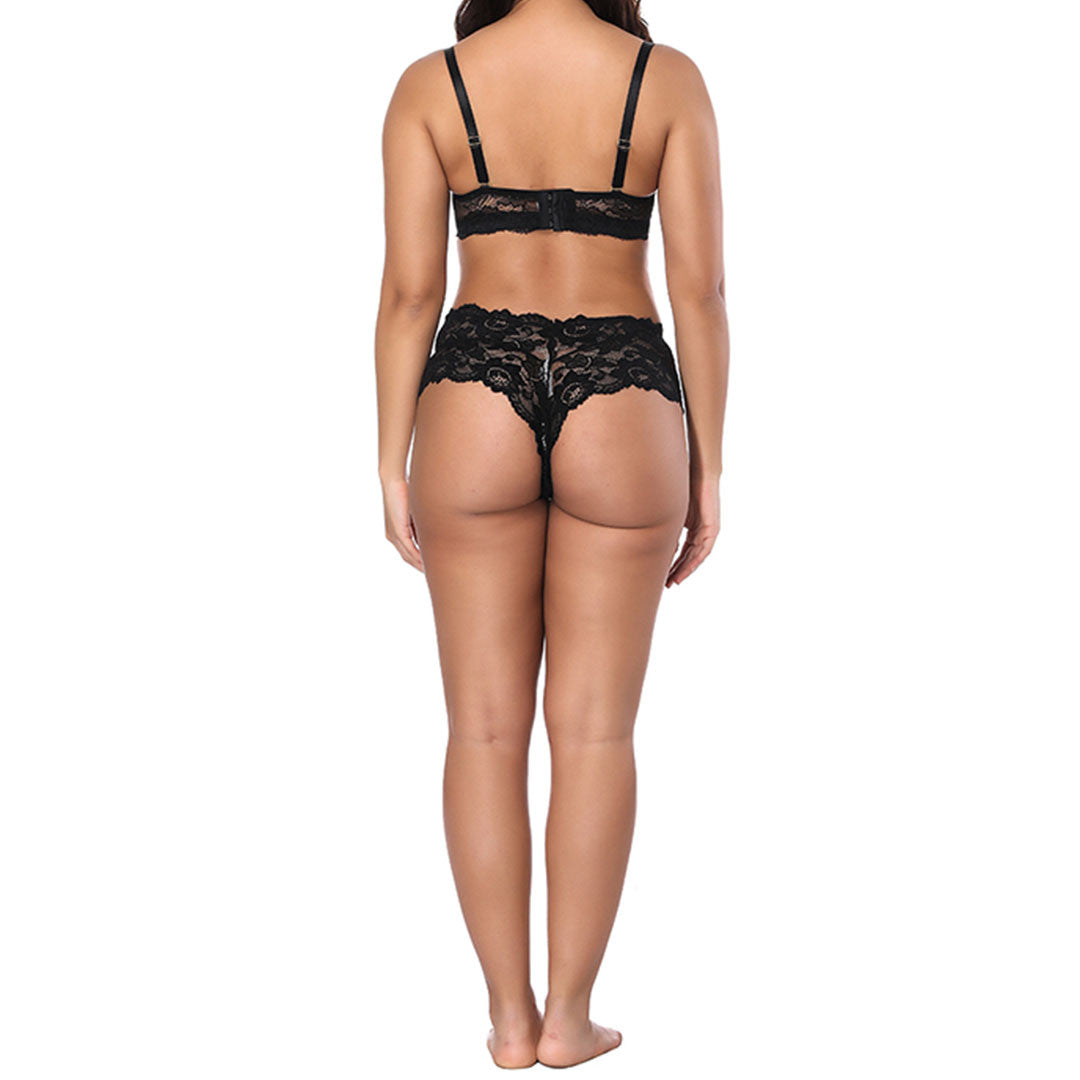 Shorty essentiel noir sur mannequin