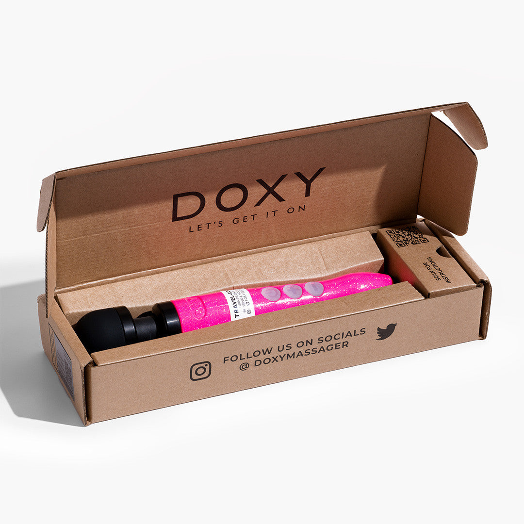 Stimulateur Clitoridien Die Cast - 3R - Rechargeable - Doxy - couelur rose - vue boîte ouverte
