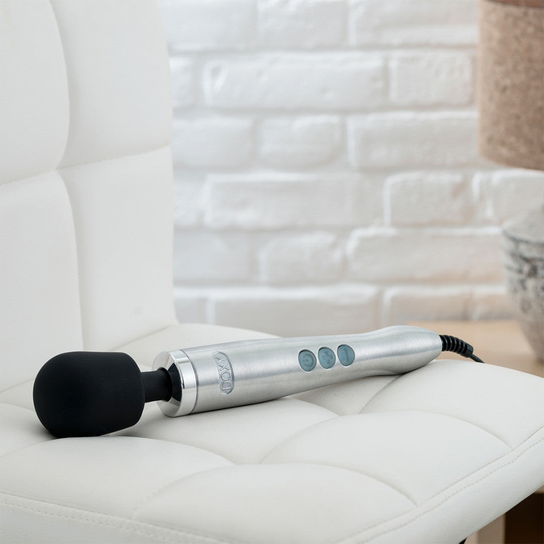 Stimulateur Clitoridien Puissant Doxy Métal - Doxy - argent vue de côté