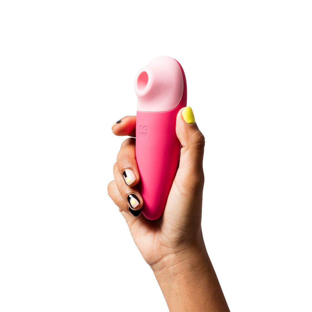 Stimulateur Clitoridien à Aspiration Shine X produit dans la main
