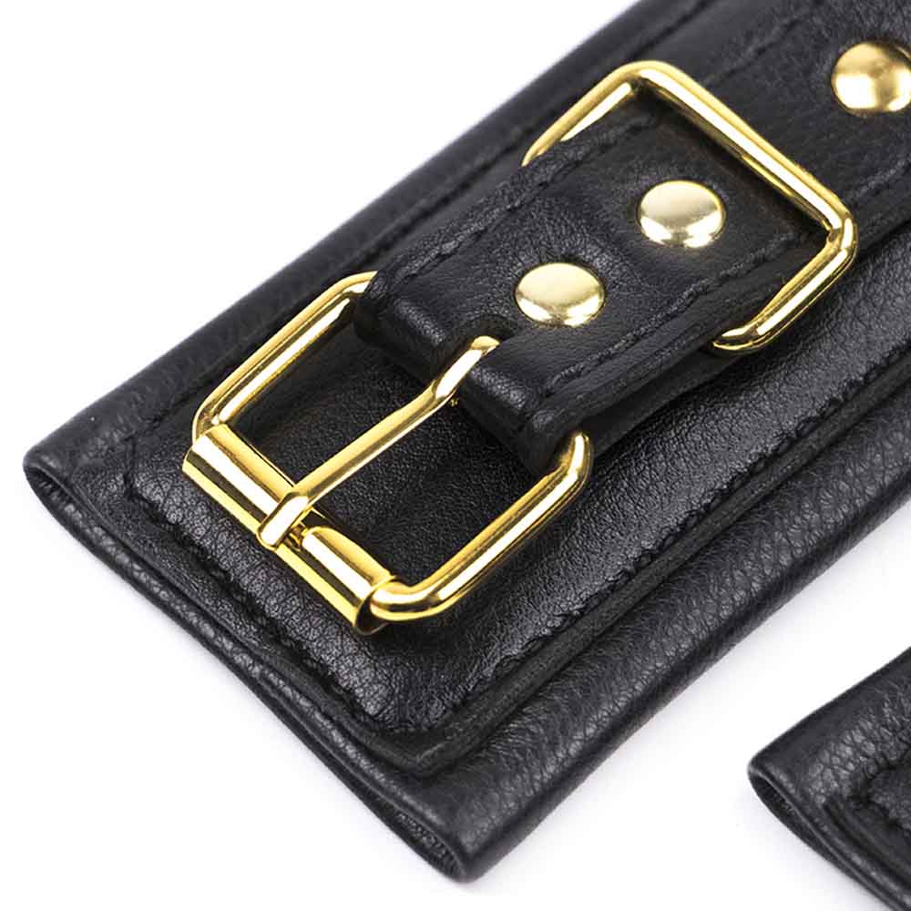 Be Bondage Entraves Poignets Cuir Noir et Métal Doré Réglables BDSM Zoom Attaches