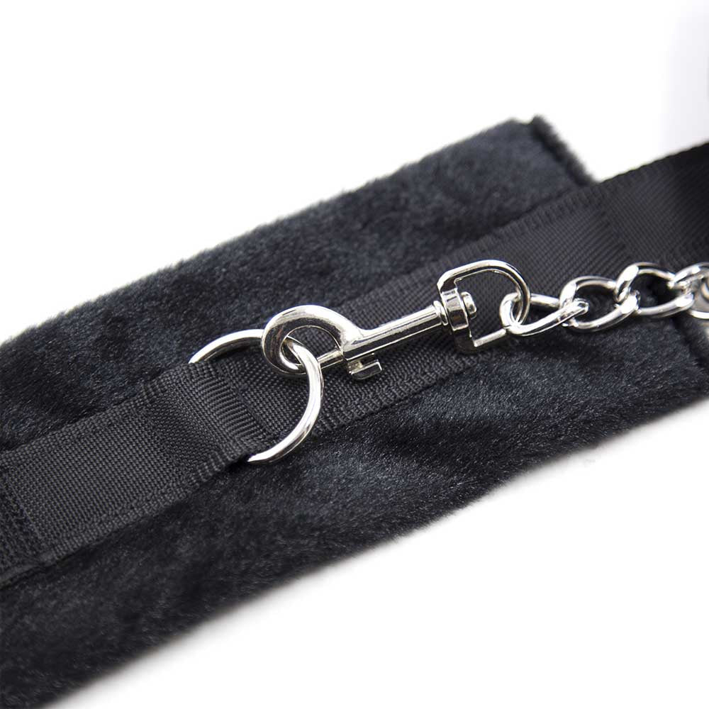 Menottes en velours à scratch ouvertes détail