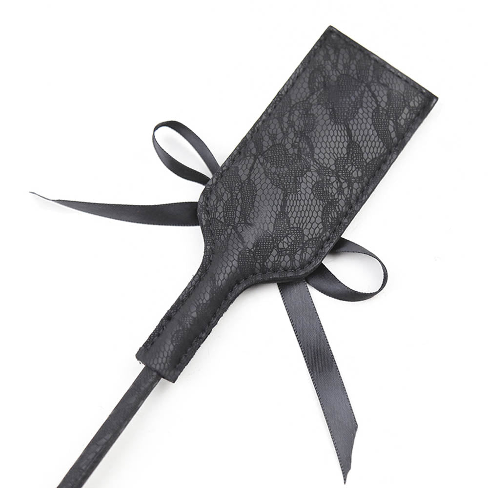 Plumeau Cravache Dentelle et Lacet