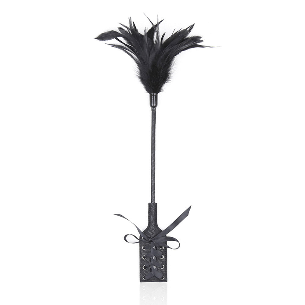 Plumeau Cravache Dentelle et Lacet