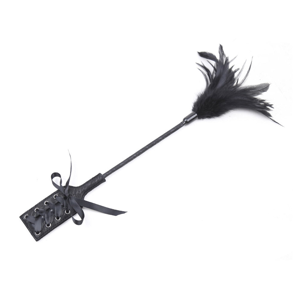Plumeau Cravache Dentelle et Lacet