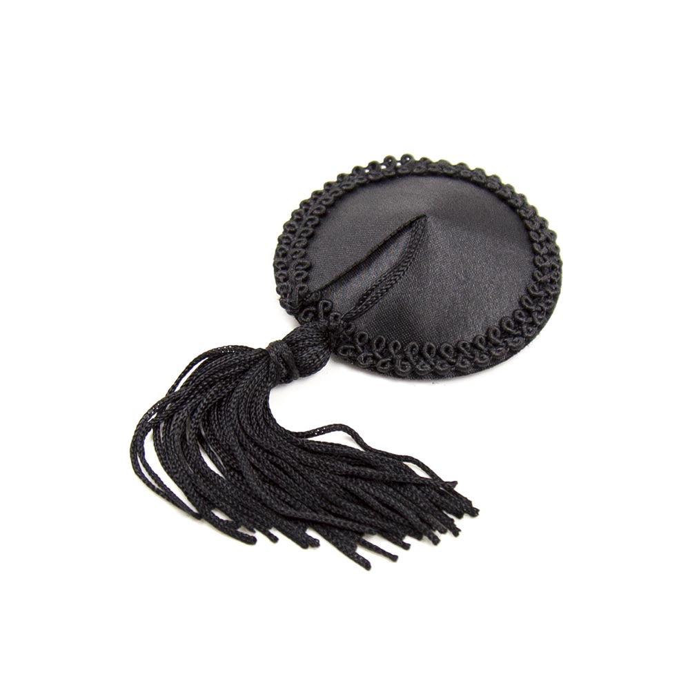 Be Bondage Cache Tétons Ronds Satin et Pompons Noirs Allongés