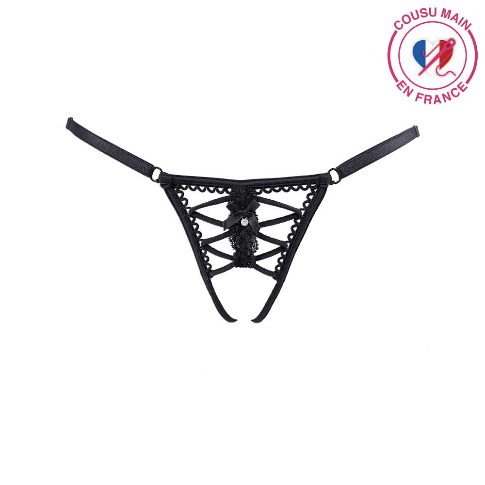 String ouvert capeline proposé par la maison de couture Luxxa