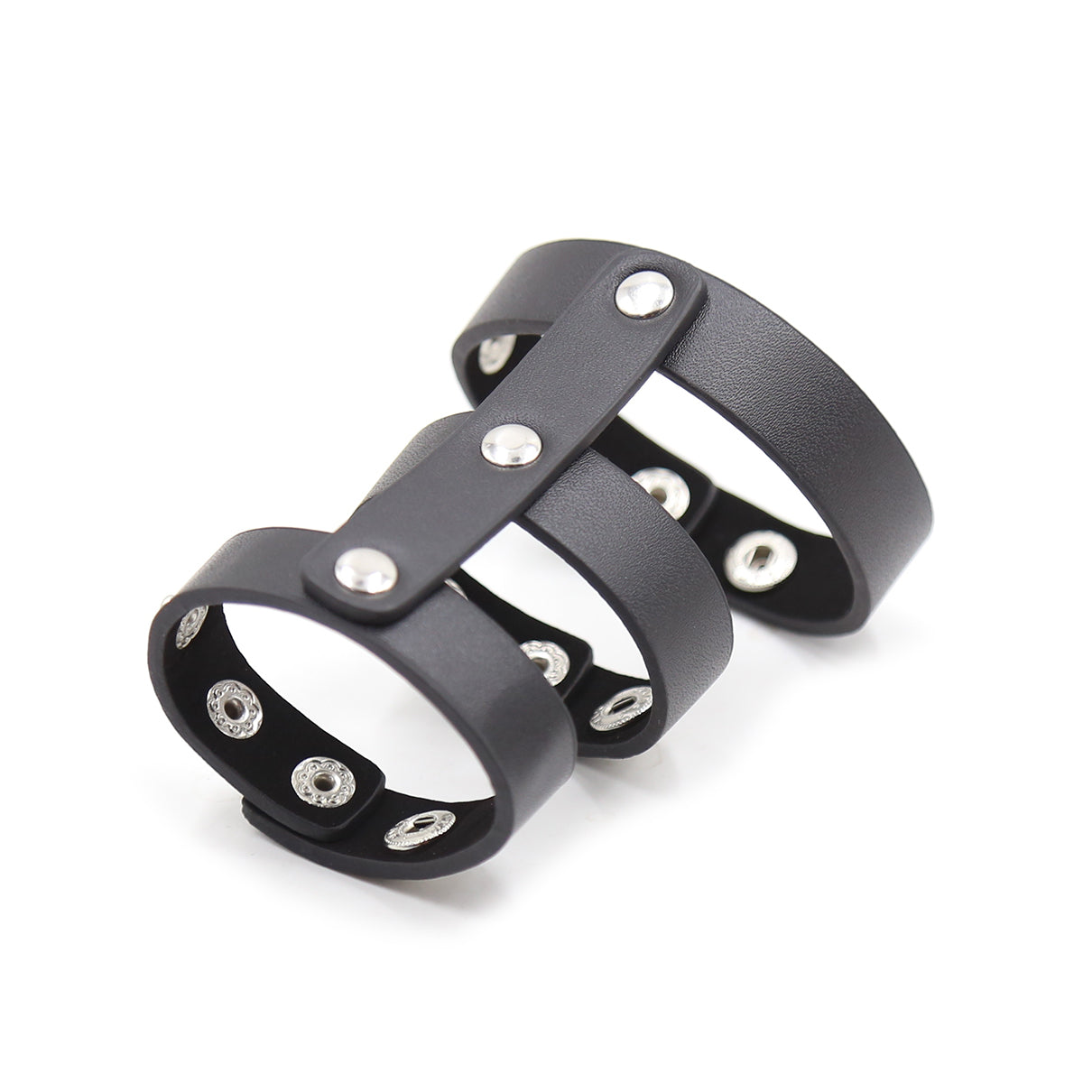 Triple Anneau Pénis PVC Rivets - Vue Fermé Gauche - Be Bondage