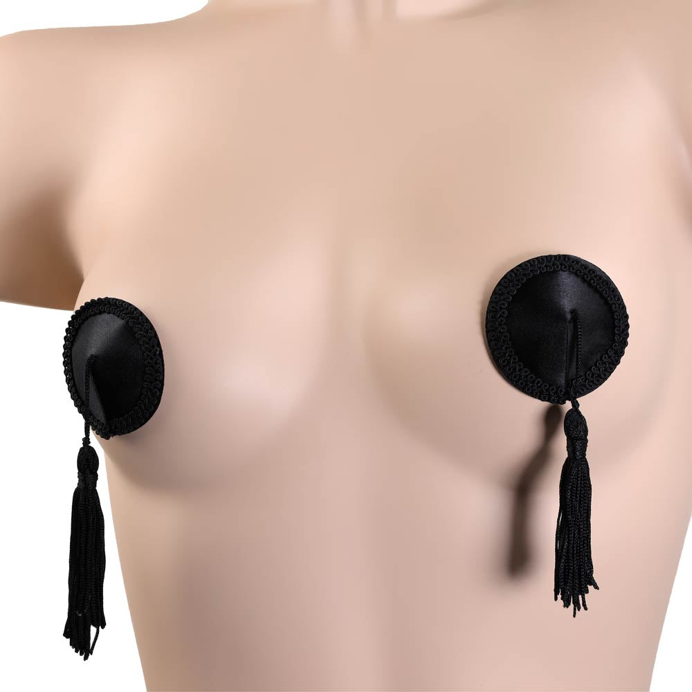 Cache-tétons à pompons Be Bondage portés