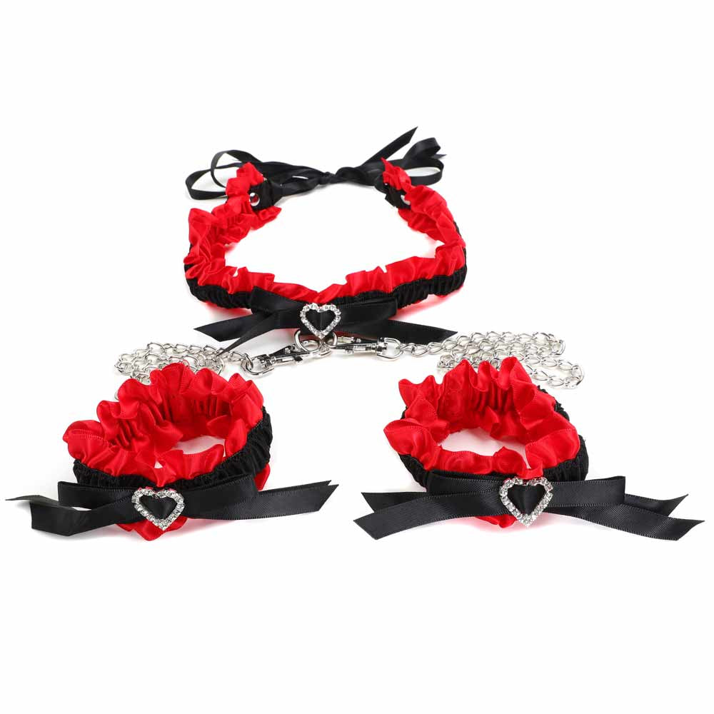 Set Menottes French Cancan Rouge et Noir - Vue Complète Face - Be Bondage