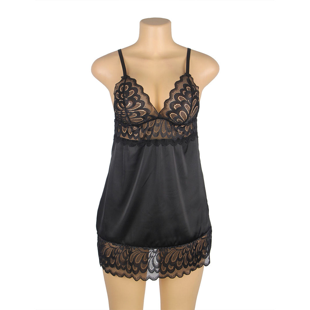 Nuisette satin dentelle kelly noir sur mannequin