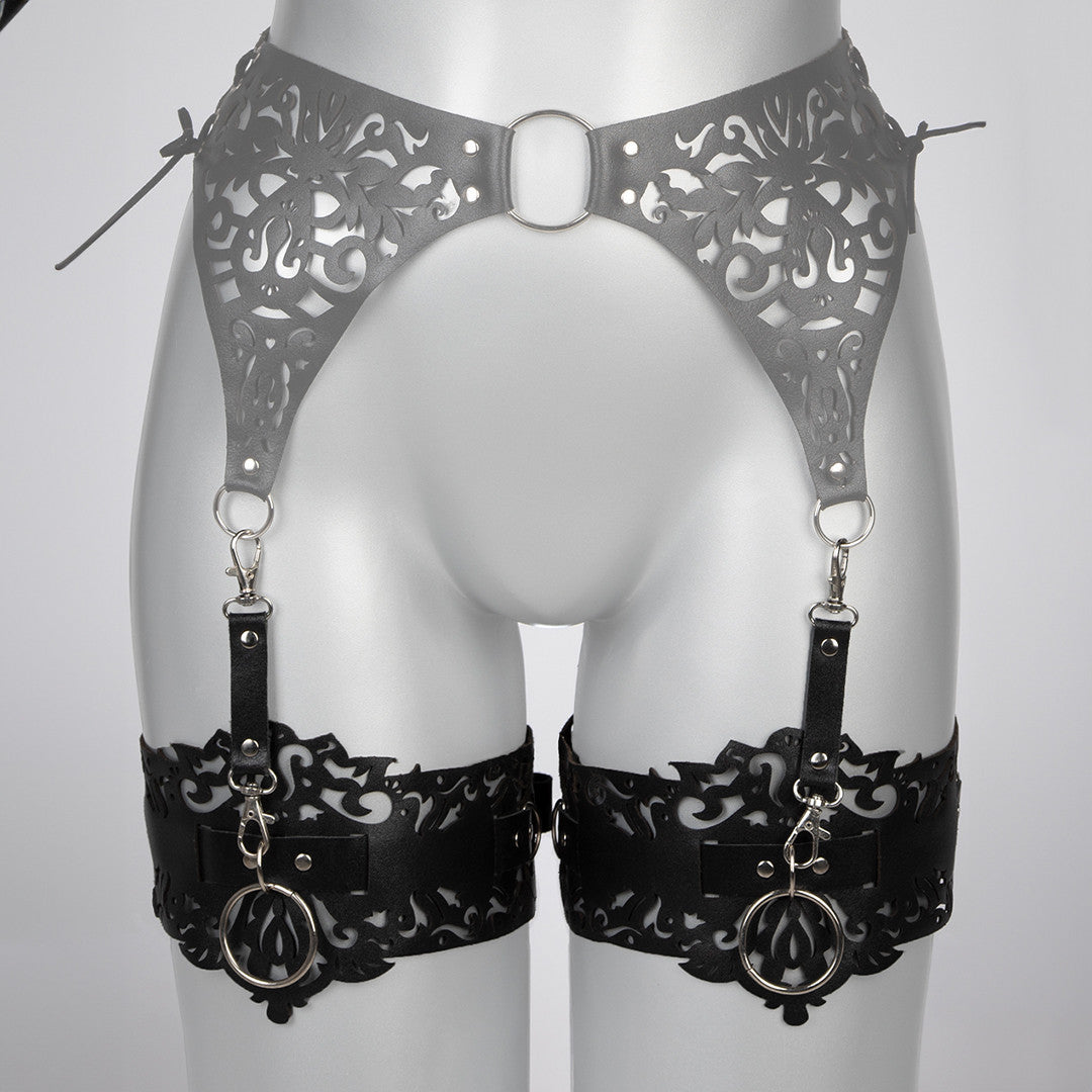 Menottes Cuisses Lucie - Voyeur X