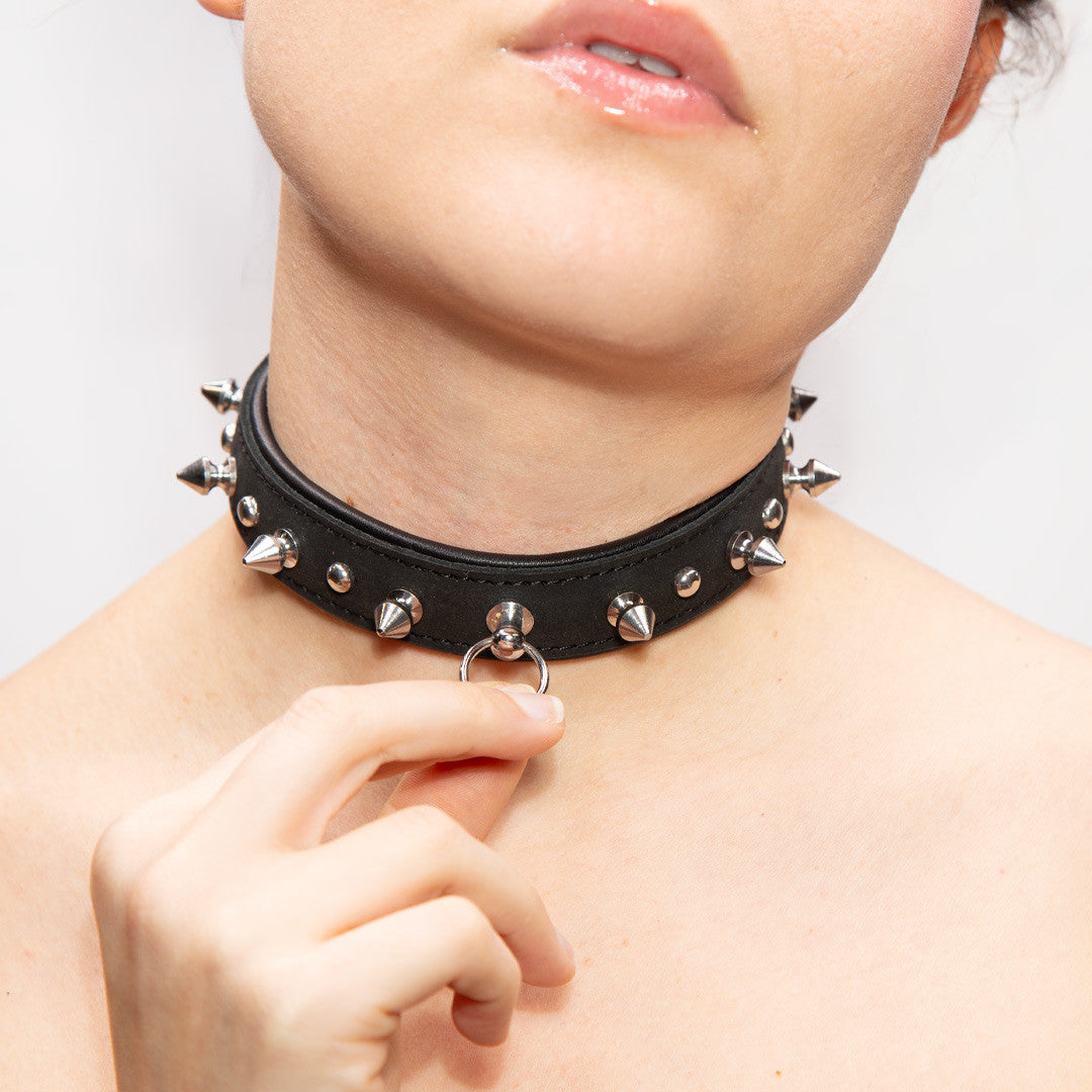 Collier Cuir Piques et Rivets Noir