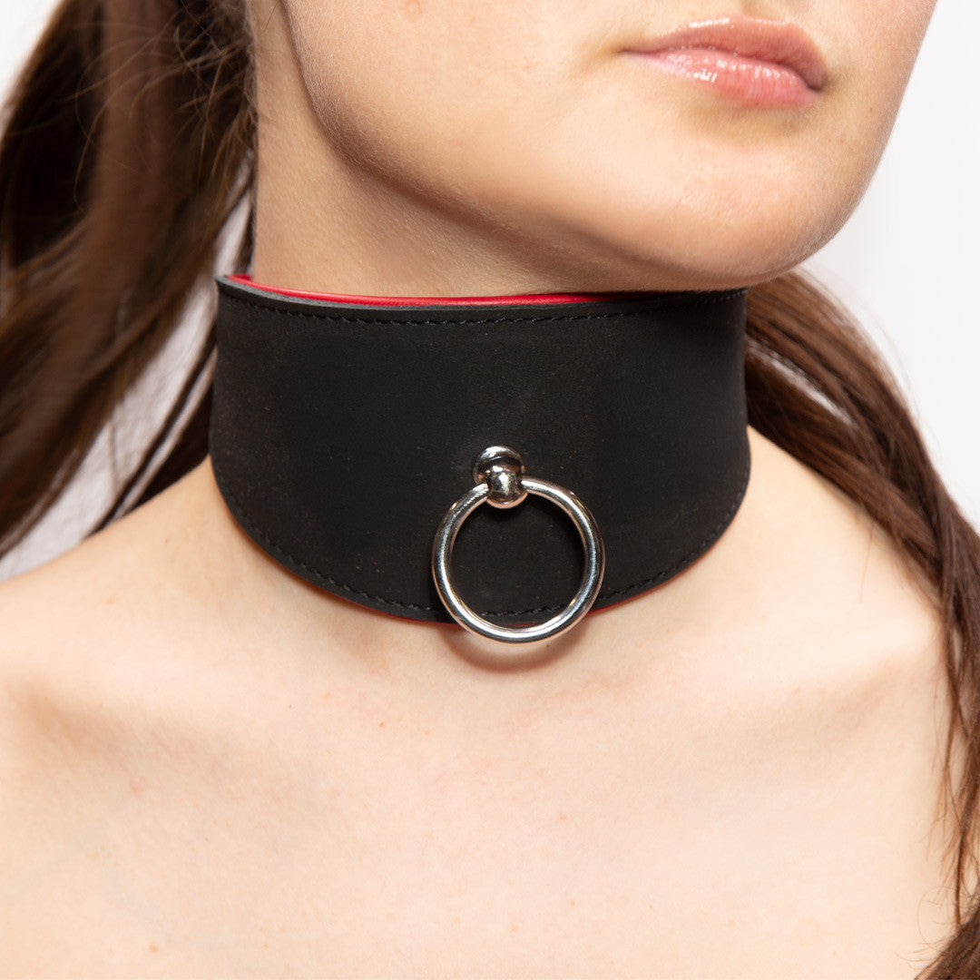 Collier Cuir Large Anneau Noir/Rouge