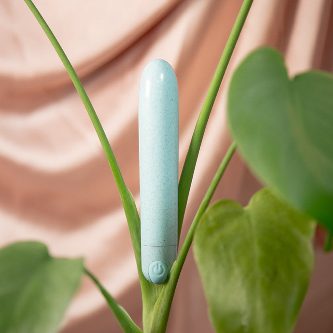 Photo d'ambiance du Mini Stimulateur Clitoridien Bleu Eco Responsable - Satisfaction