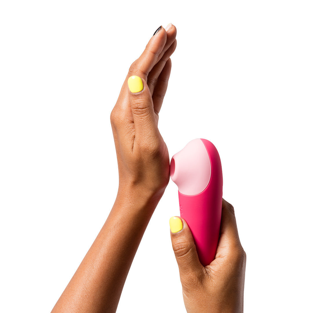 Stimulateur Clitoridien à Aspiration Shine X produit contre la main