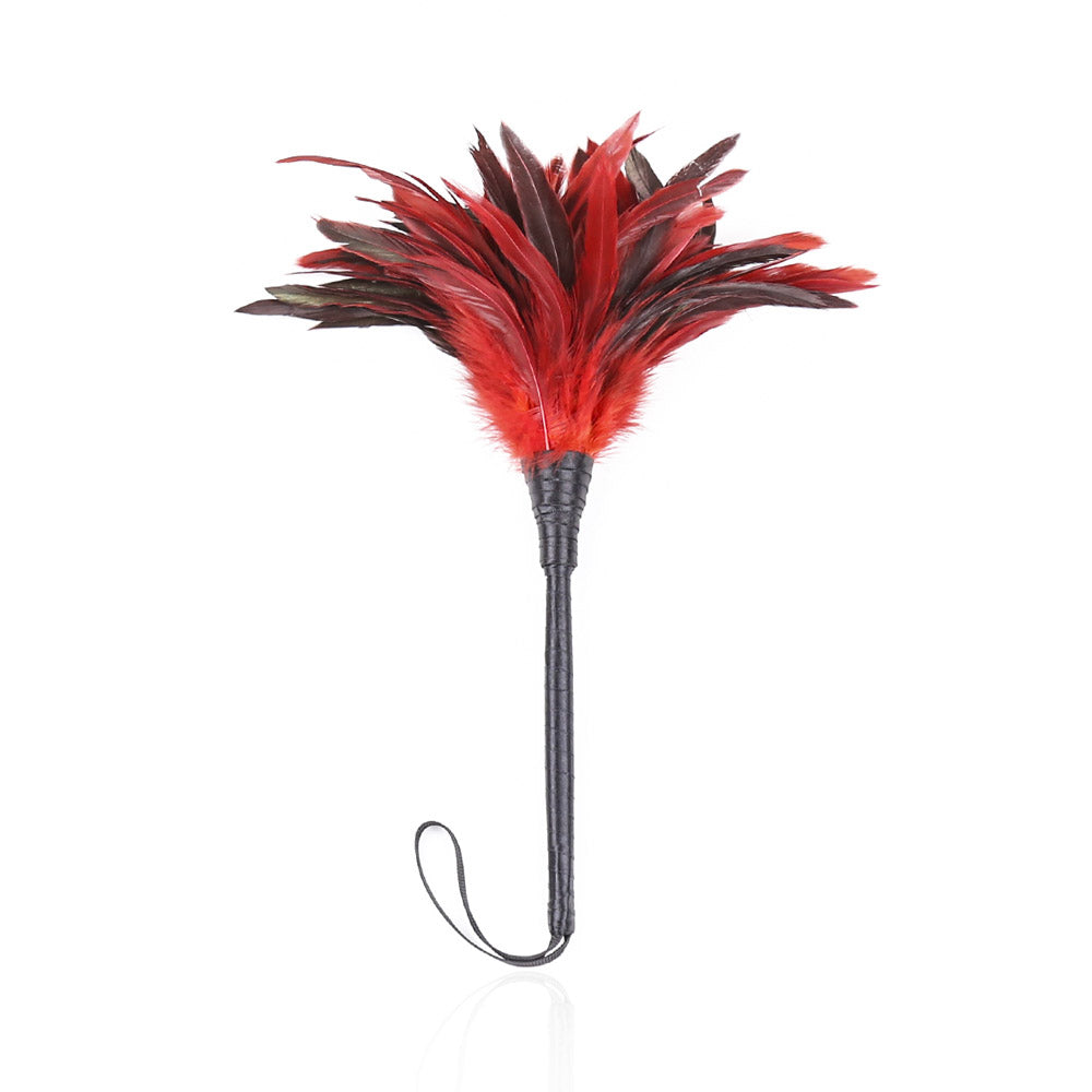 Be Bondage Plumeau Bicolore à Caresses Sensuelles 35 cm Rouge et Noir Vue de Face