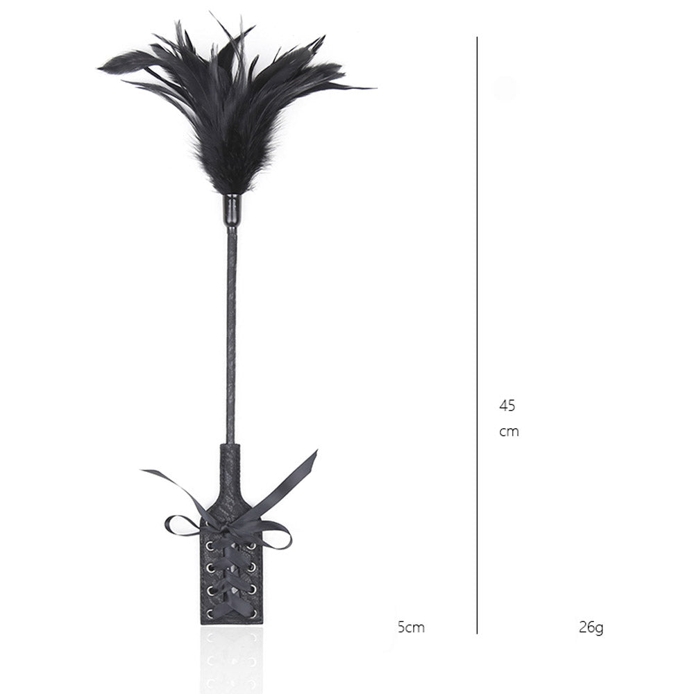 Plumeau Cravache Dentelle et Lacet