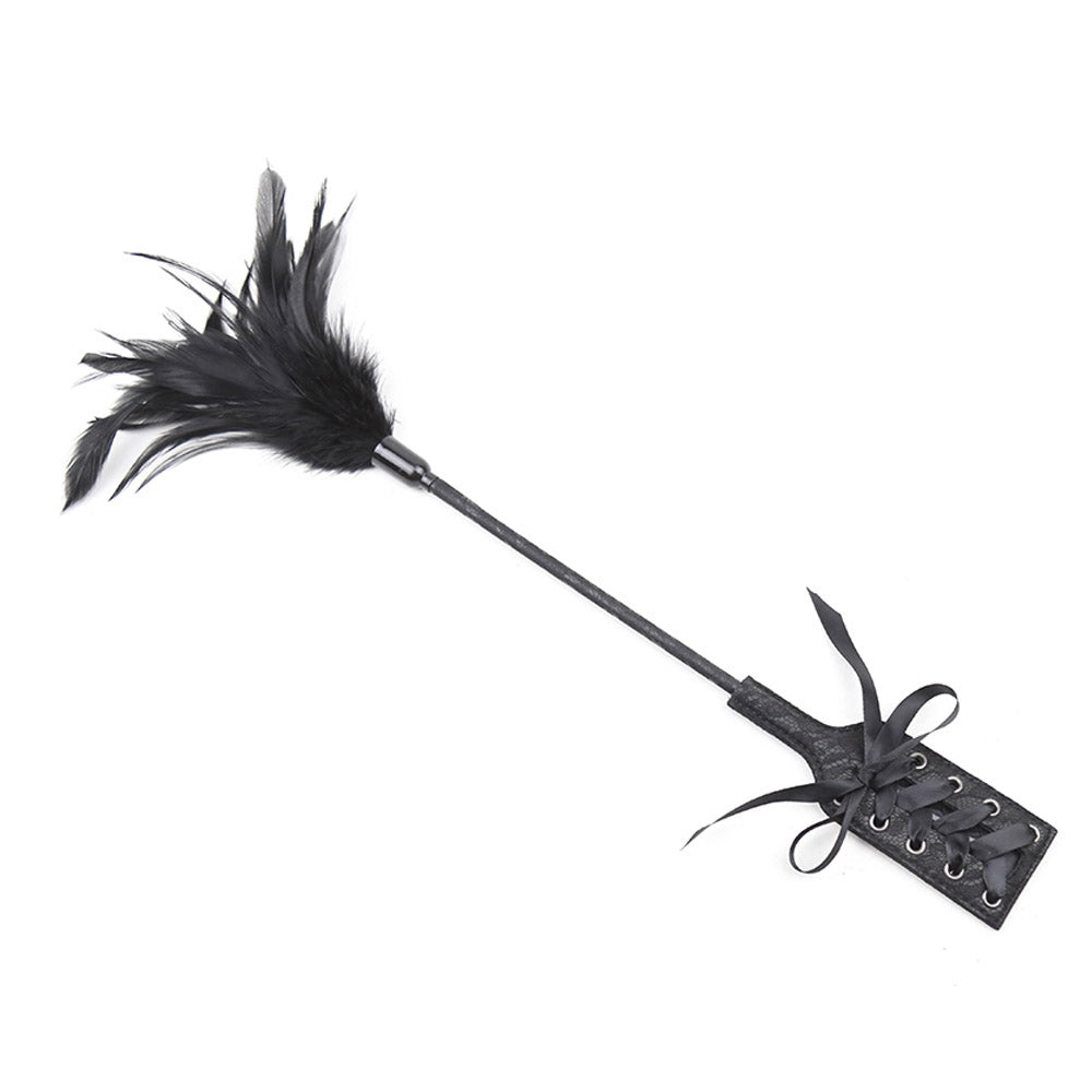 Plumeau Cravache Dentelle et Lacet